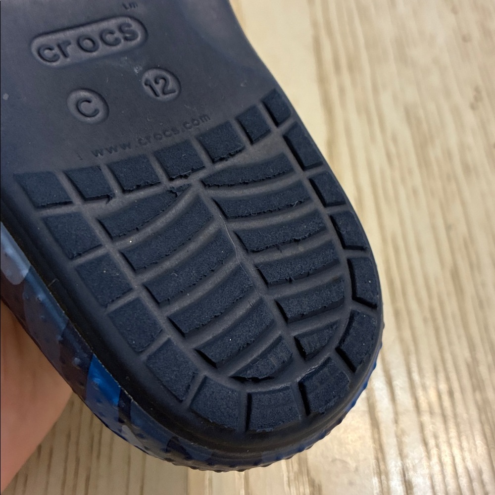Little Boy’s Crocs Classic Slide Sandals (Navy/Camo) - Picture 11 of 11